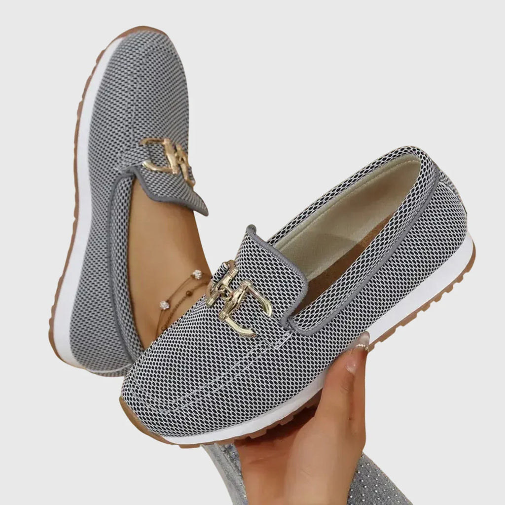Alexia™ | Mocasín Deportivo con Hebilla Dorada