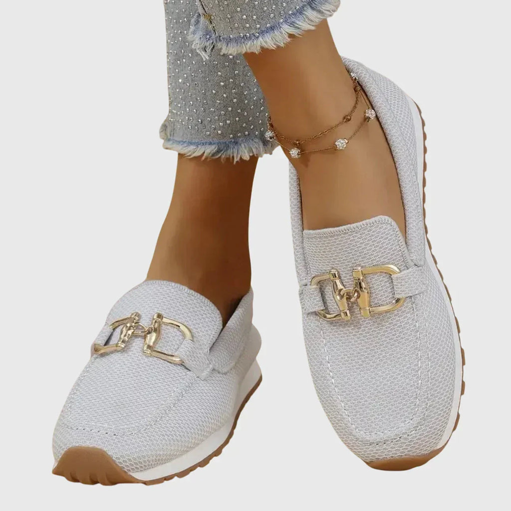 Alexia™ | Mocasín Deportivo con Hebilla Dorada